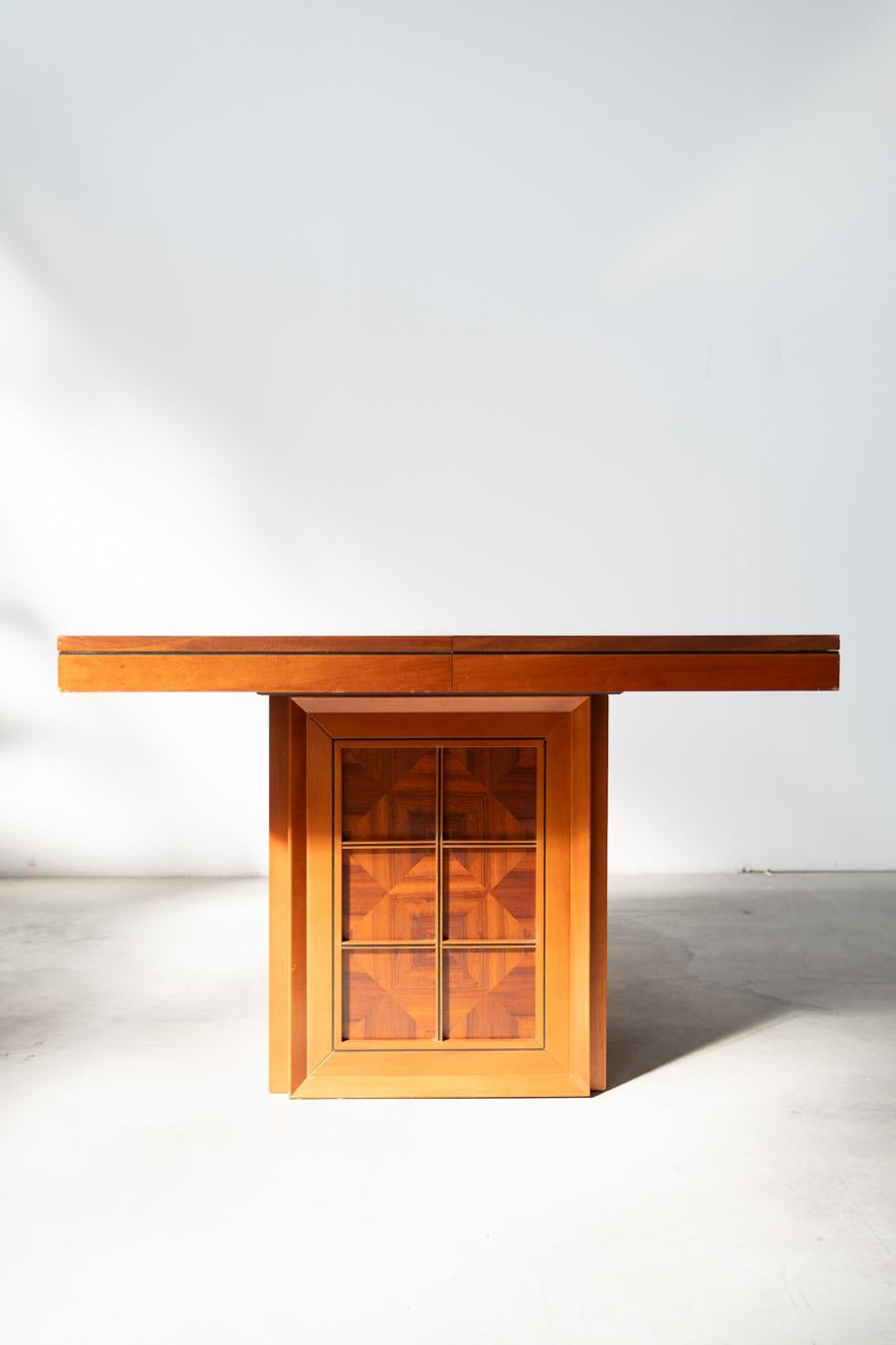 Cherry veneer table, with extension leaf, '70s/'80s For Sale 1