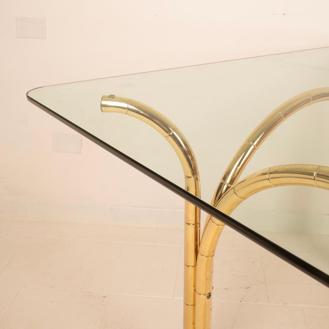 Italian Table en cristal et laiton 1970 Manufacture italienne en vente