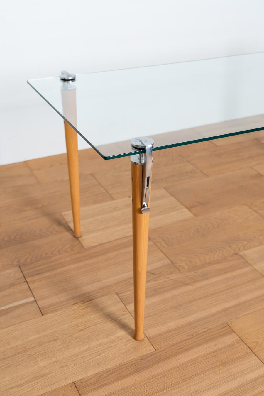 Magis crystal table, removable legs 1990
Set of detachable table legs. They can have a top up to 4 cm thick, the height of the table top will always be 76 cm
MEASURES H76 x L170 x D75 - table thickness 1 cm
Modernist Style
Periodo del design 1990 -