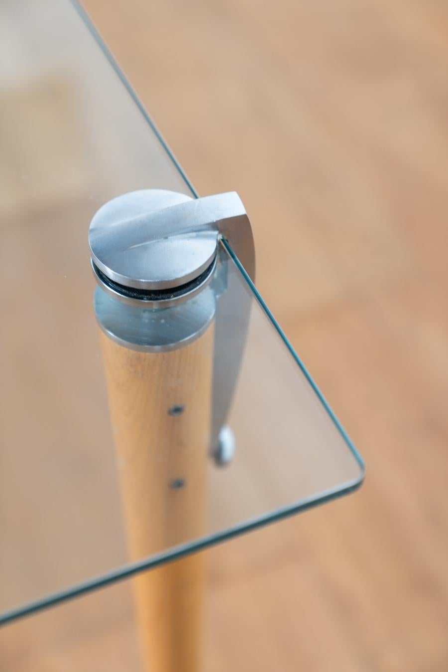 table with detachable legs