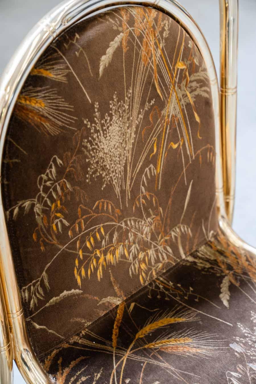 Tavolo verniciato oro e 4 sedie tessuto originali
Tavolo in ferro verniciato color oro e 4 sedie con seduta e schienale in tessuto originale con decorazioni floreali
Tavolo: H72 x L88 x P88 - kg90
Sedia: H96 x L47 x P50 - Hseduta 45
Stile Vintage