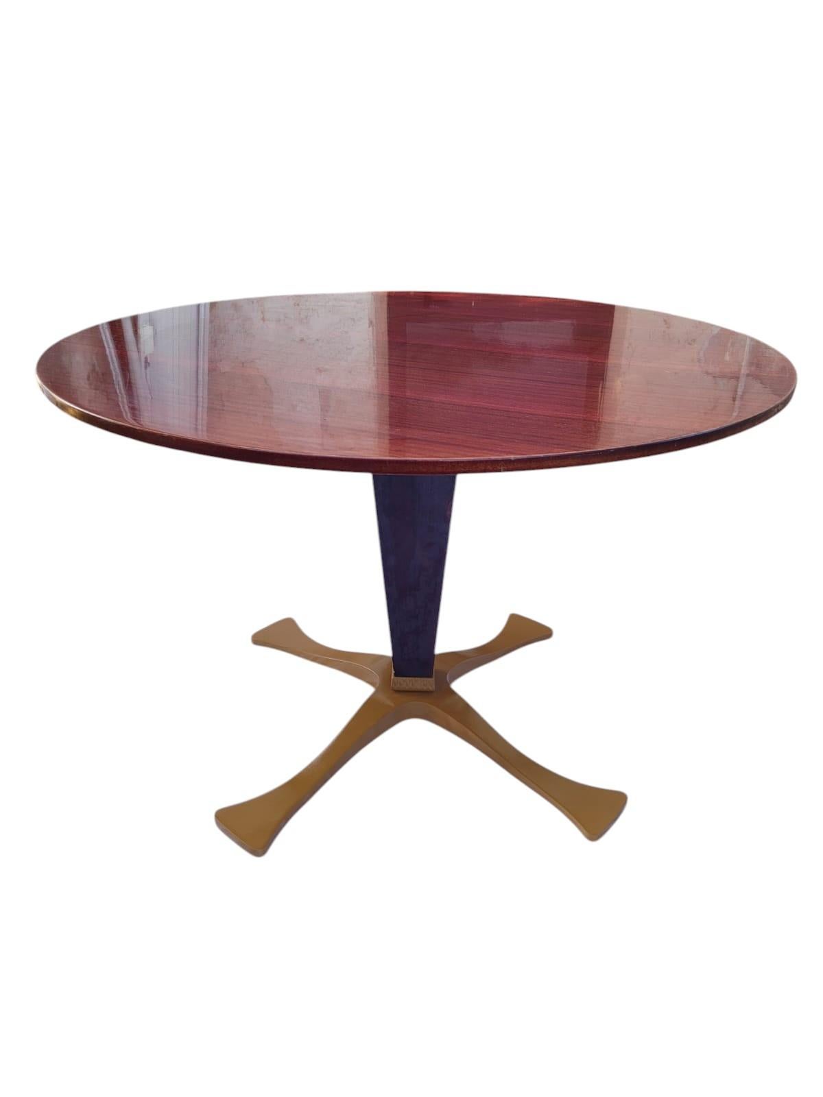 Round table with wooden top and frame and brass base, a creation by Fulvio Brembilla in the early 1950s for the renowned company Rossana, then known as RB Design. 

Made of mahogany feather, the top rests on a frame with a painted brass-plated