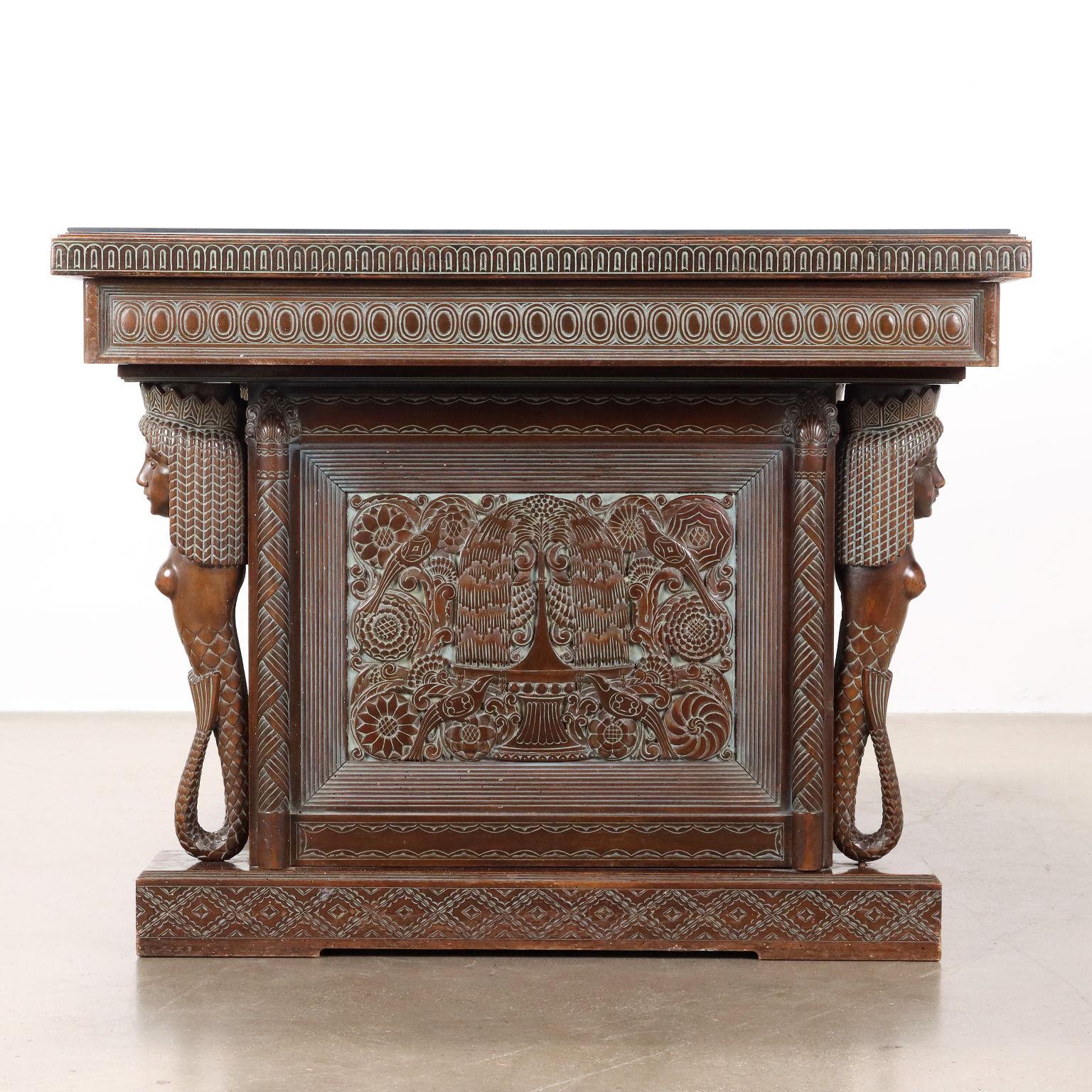 Mesa de madera tallada de estilo étnico Otro en venta