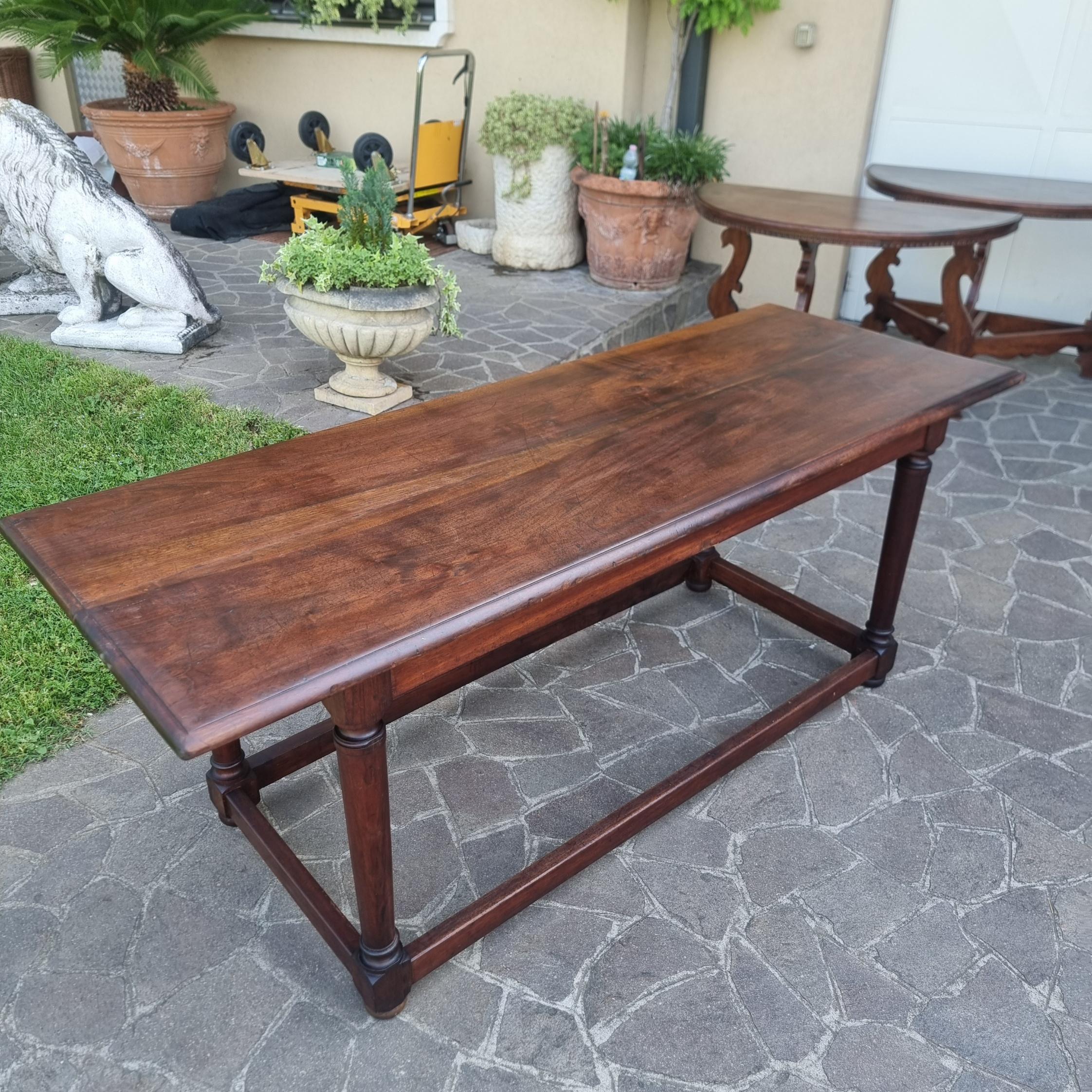 Mesa Direttorio de nogal lombardo de finales del siglo XVIII en Bueno estado para la venta en Villa Verucchio, Emilia-Romagna