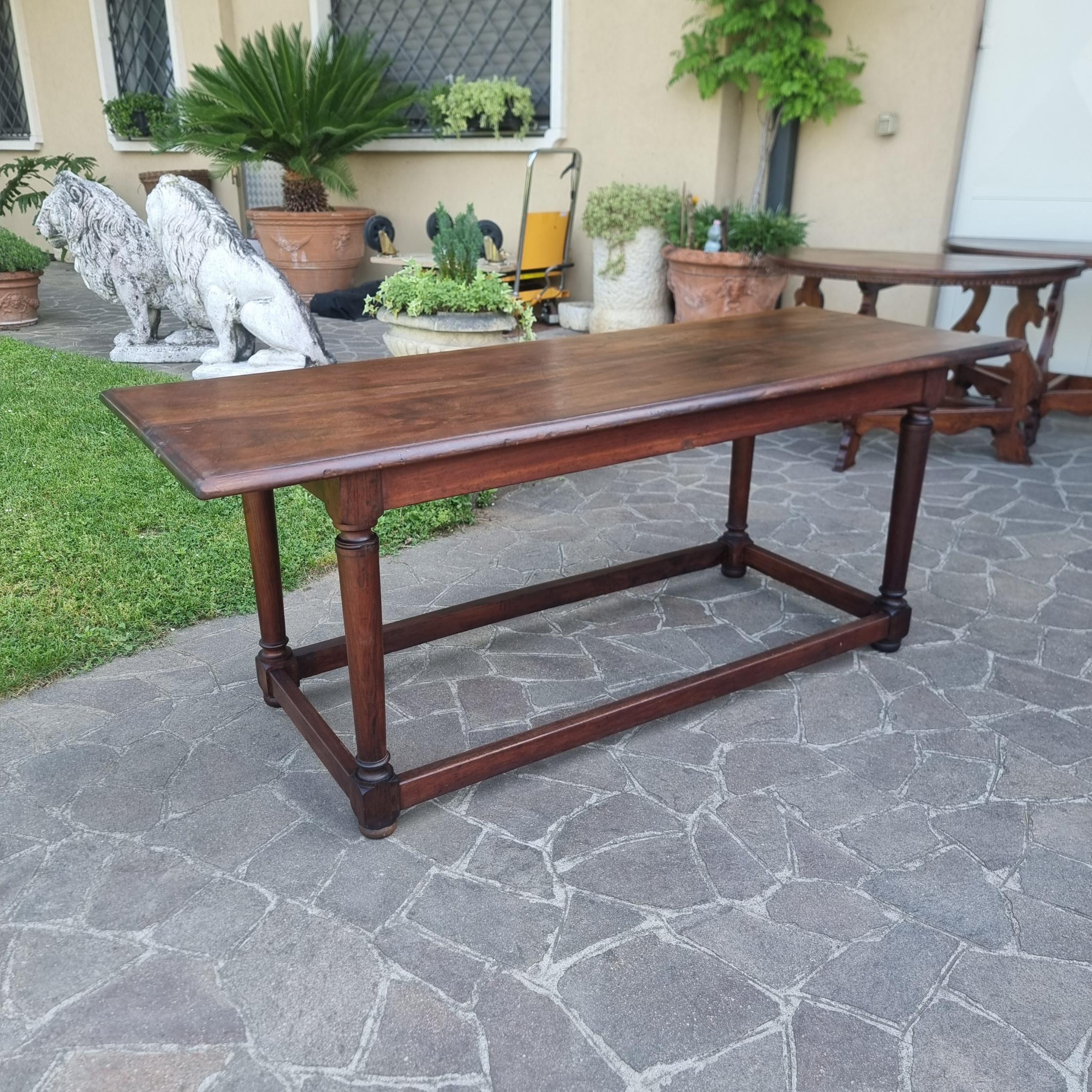 Mesa Direttorio de nogal lombardo de finales del siglo XVIII 18th Century and Earlier en venta