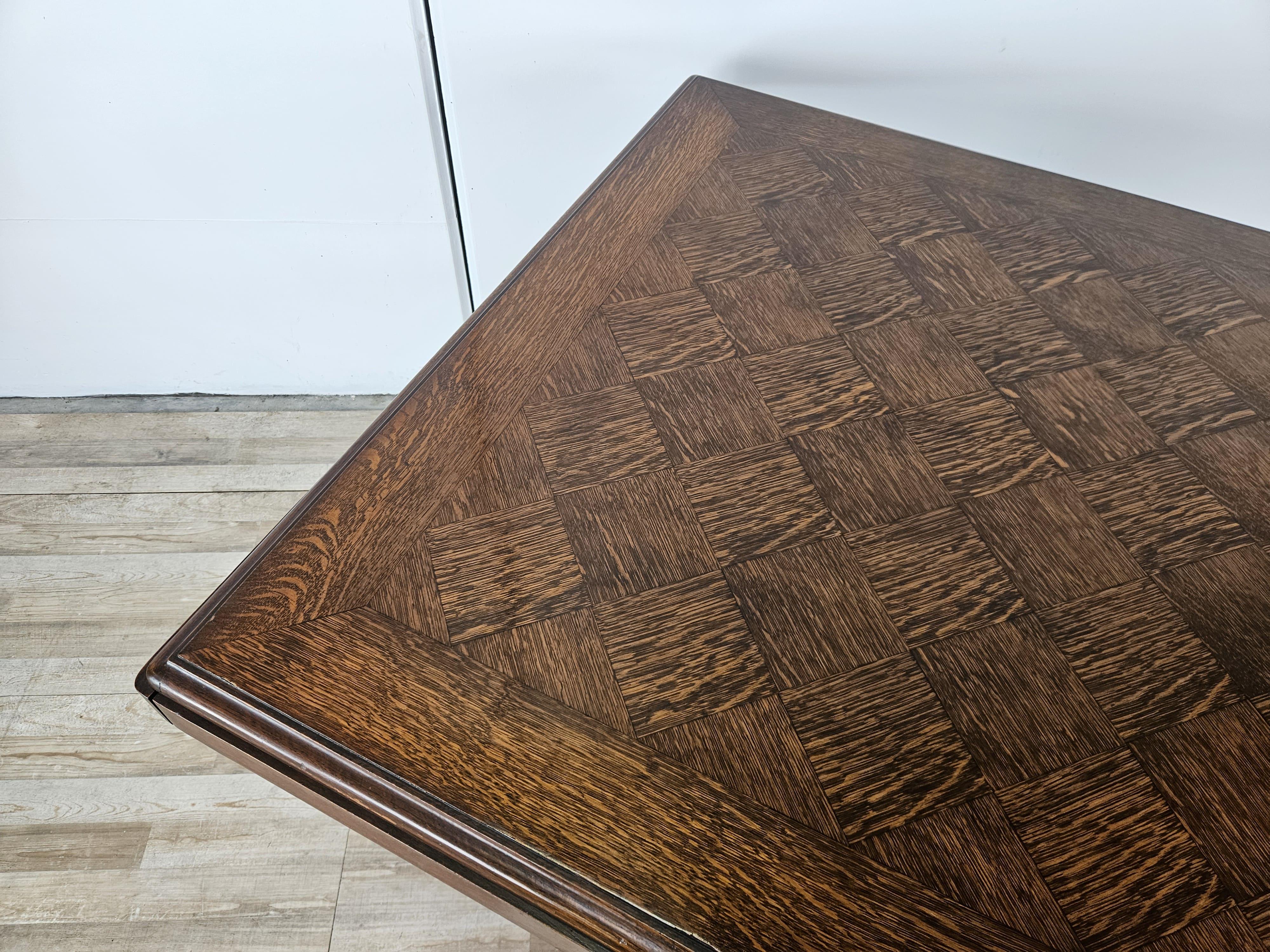 Mid-20th Century Tavolo in quercia Art Decò geometrico con prolunghe laterali, 1950 in vendita