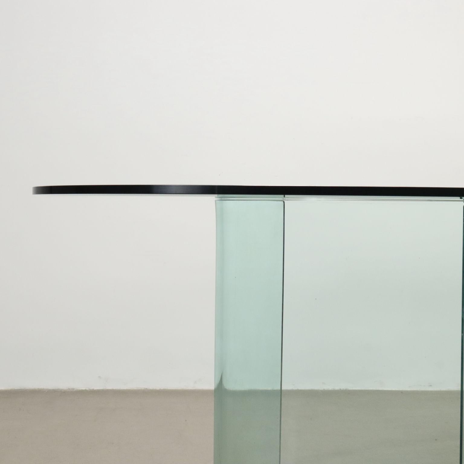 Fiam 80s Oval Glass Table In Good Condition In Milano, IT