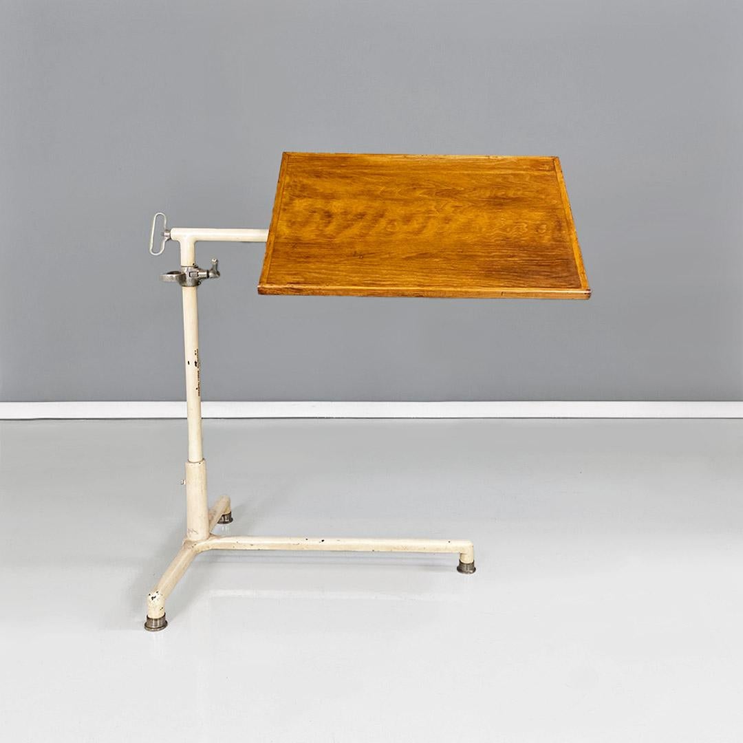 Table de travail industrielle réglable en fer et en bois, vers 1960 Bon état - En vente à MIlano, IT