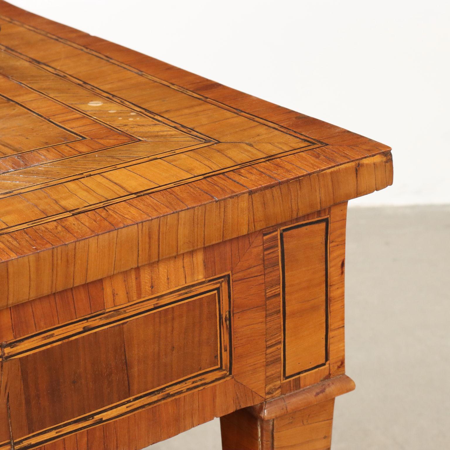 Neoclassical Revival Neoclassical inlaid table Emilia Last Quarter 18th Century For Sale