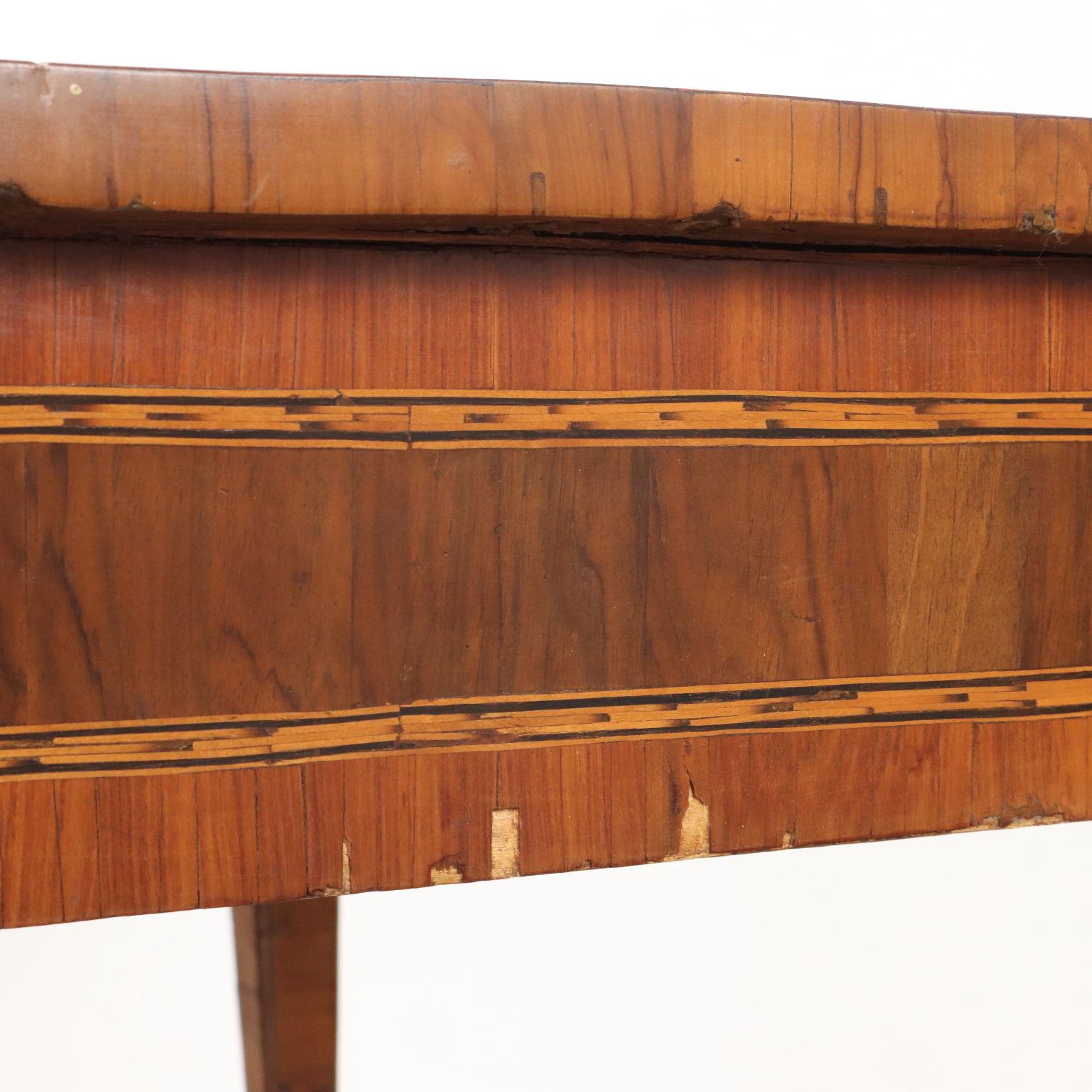 Neoclassical inlaid table Emilia Last Quarter 18th Century In Fair Condition For Sale In Milano, IT