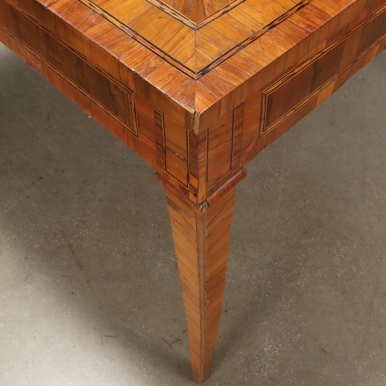 18th Century and Earlier Neoclassical inlaid table Emilia Last Quarter 18th Century For Sale