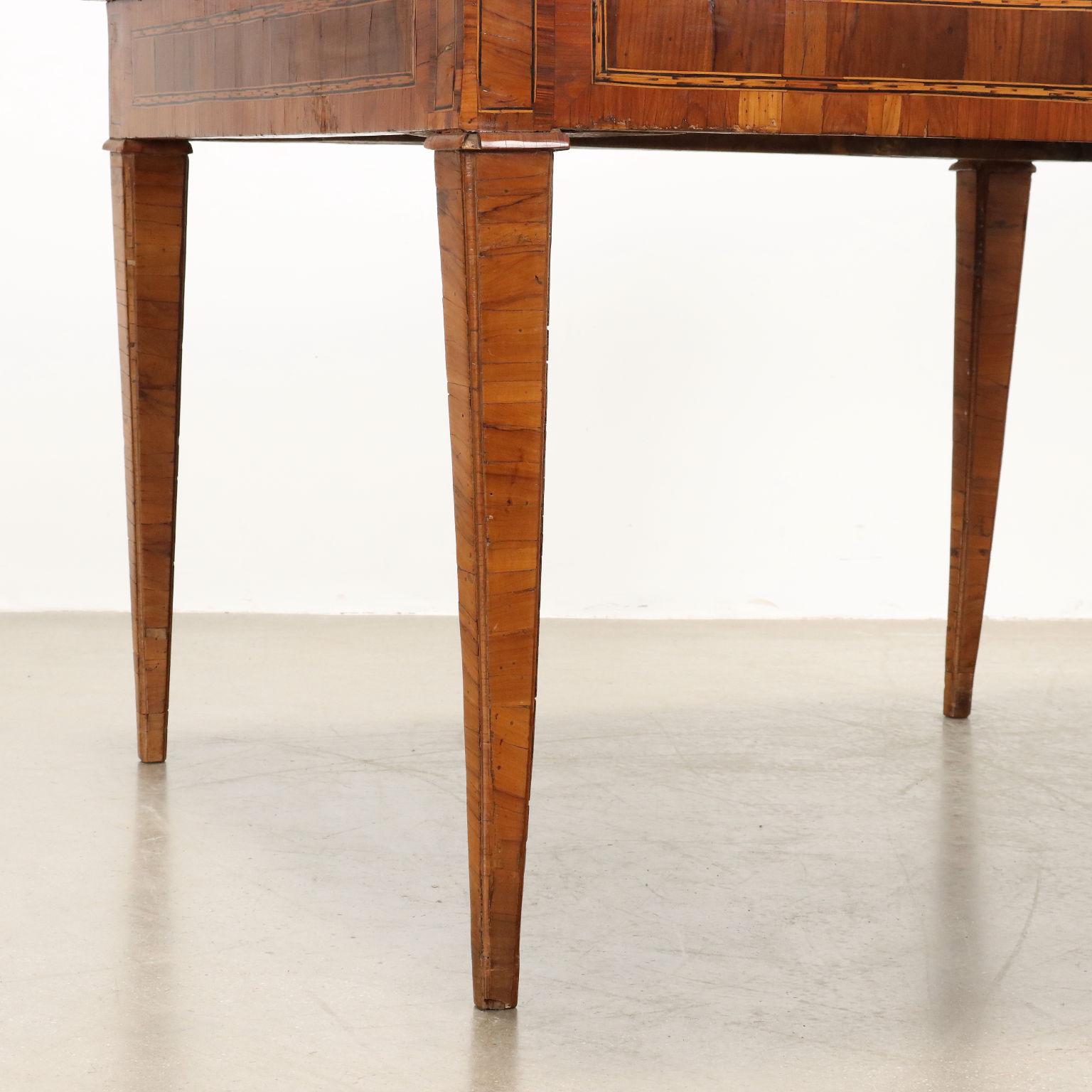 Chestnut Neoclassical inlaid table Emilia Last Quarter 18th Century For Sale