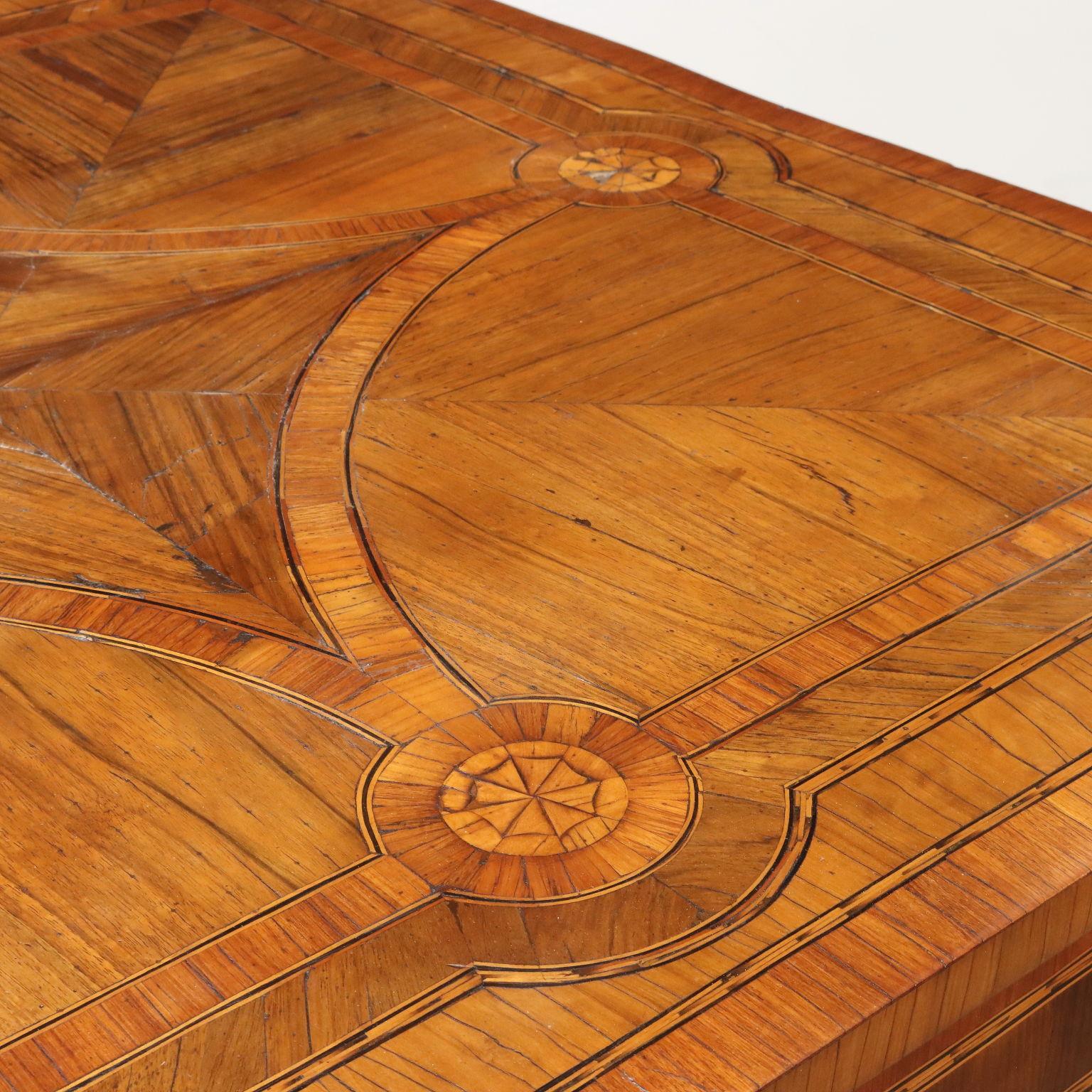 Neoclassical inlaid table Emilia Last Quarter 18th Century For Sale 2