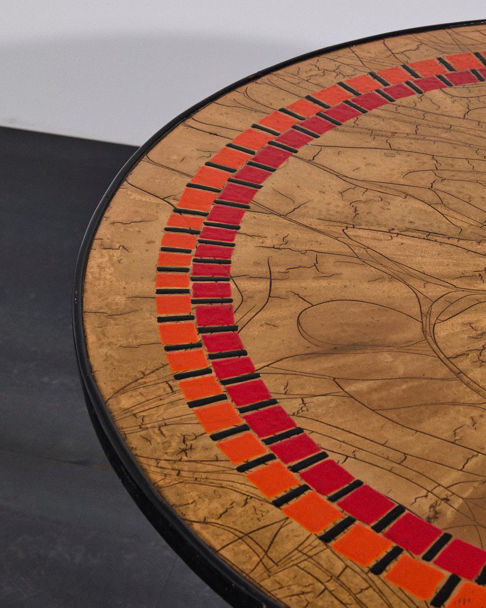 Milieu du XXe siècle Table italienne des années 1950 avec plateau en cuivre émaillé