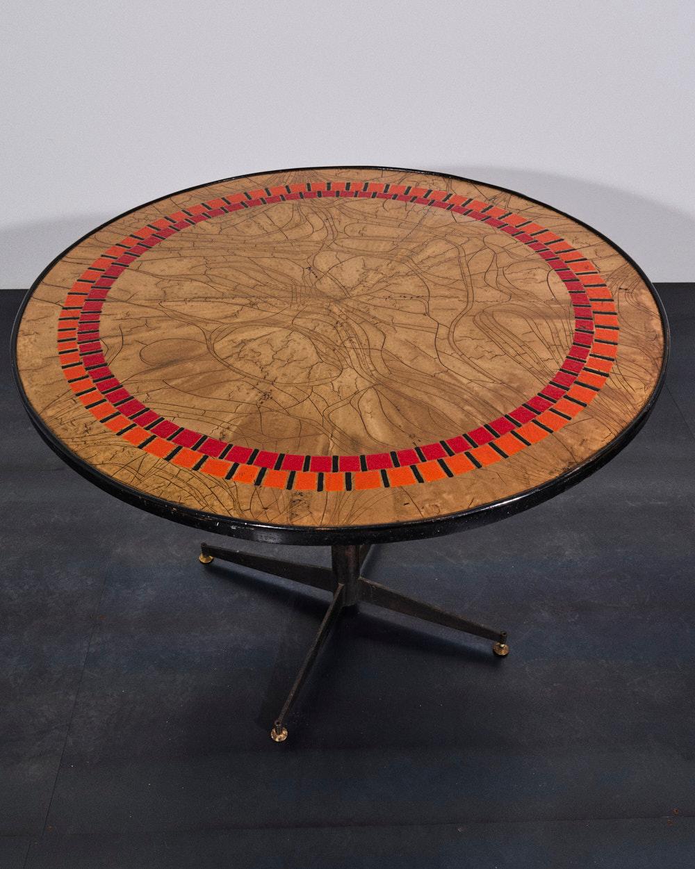 Cuivre Table italienne des années 1950 avec plateau en cuivre émaillé