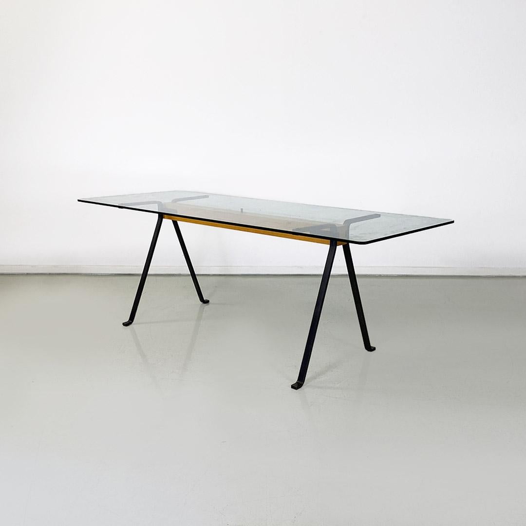 Moderne Table italienne en fonte, verre et bois par Enzo Mari pour Driade, vers 1980. en vente
