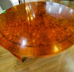 Tavolo Luigi XVI dei primi 1800 décore une marqueterie géométrique