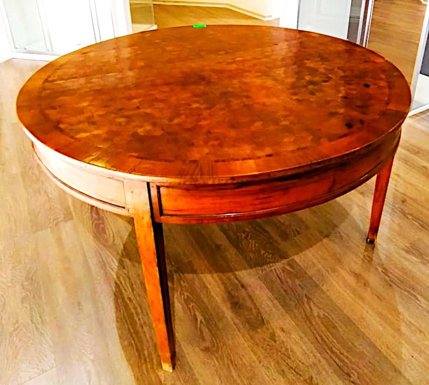 Louis XVI Tavolo Luigi XVI dei primi 1800 décore une marqueterie géométrique en vente