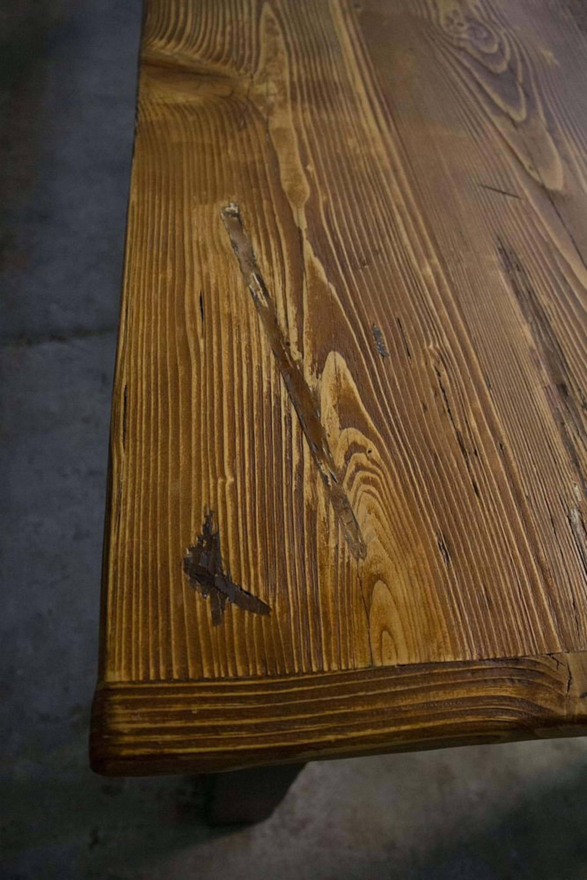 Brushed Spruce Long Dining Table - Italy, 1970s

An impressive vintage dining table handcrafted in Italy in the 1970s with original materials from MAXVINTAGE SAS.
The solid walnut-colored fir top, hand-brushed to bring out its natural grain, rests