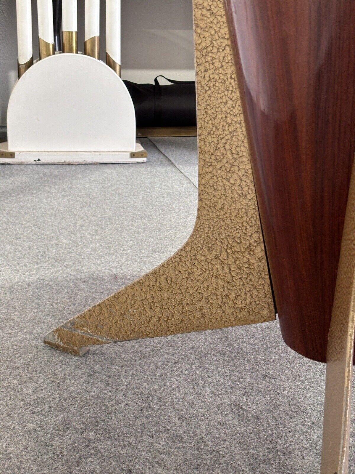 Table du milieu du siècle en bois de rose et métal émaillé Design en vente 5