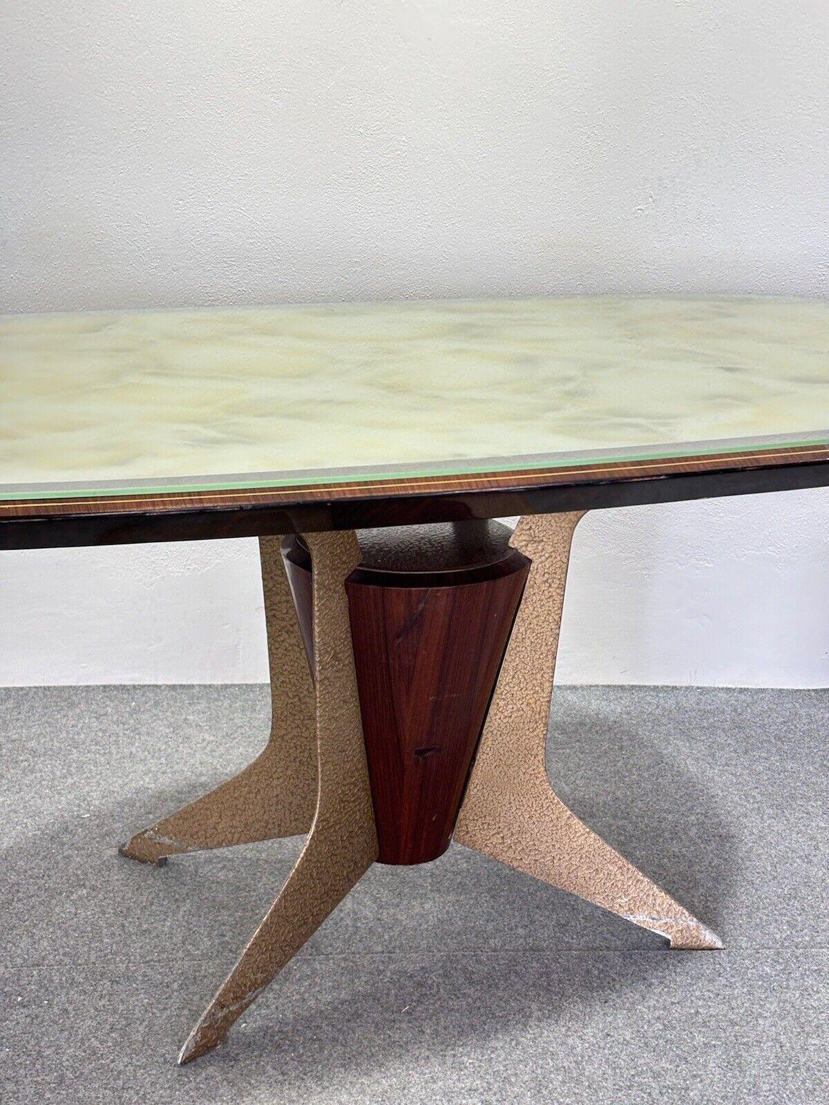 Table du milieu du siècle en bois de rose et métal émaillé Design Bon état - En vente à Taranto, IT