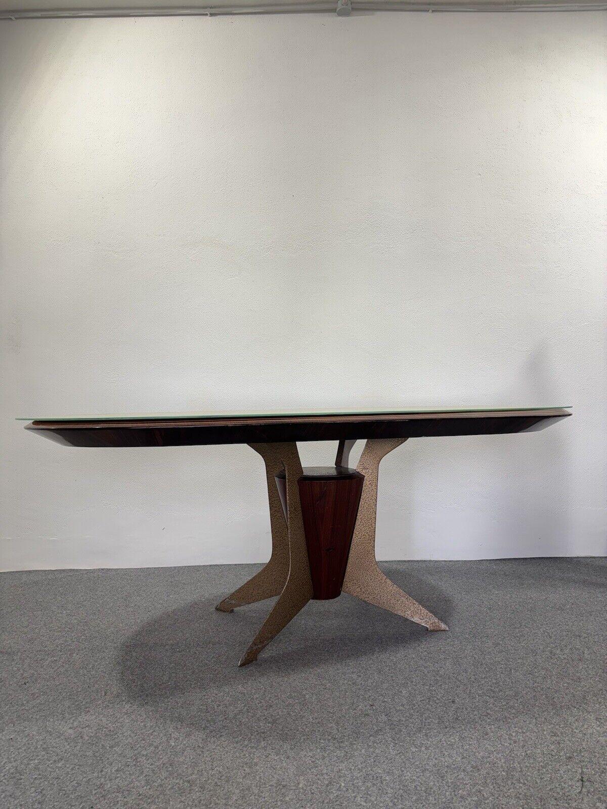 Table du milieu du siècle en bois de rose et métal émaillé Design en vente 1