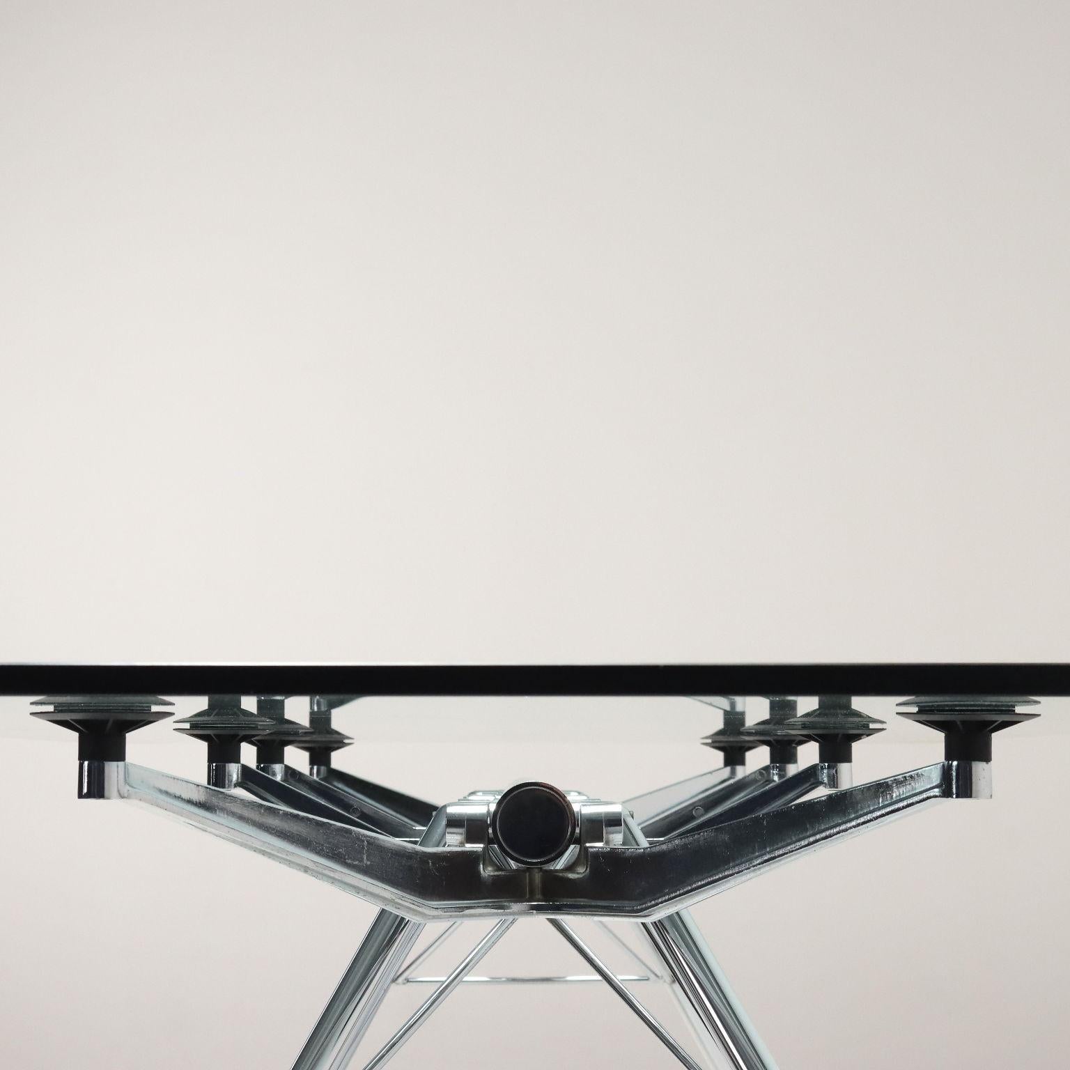 Late 20th Century Tavolo modello 'Nomos' di Norman Foster per Tecno anni 90 For Sale