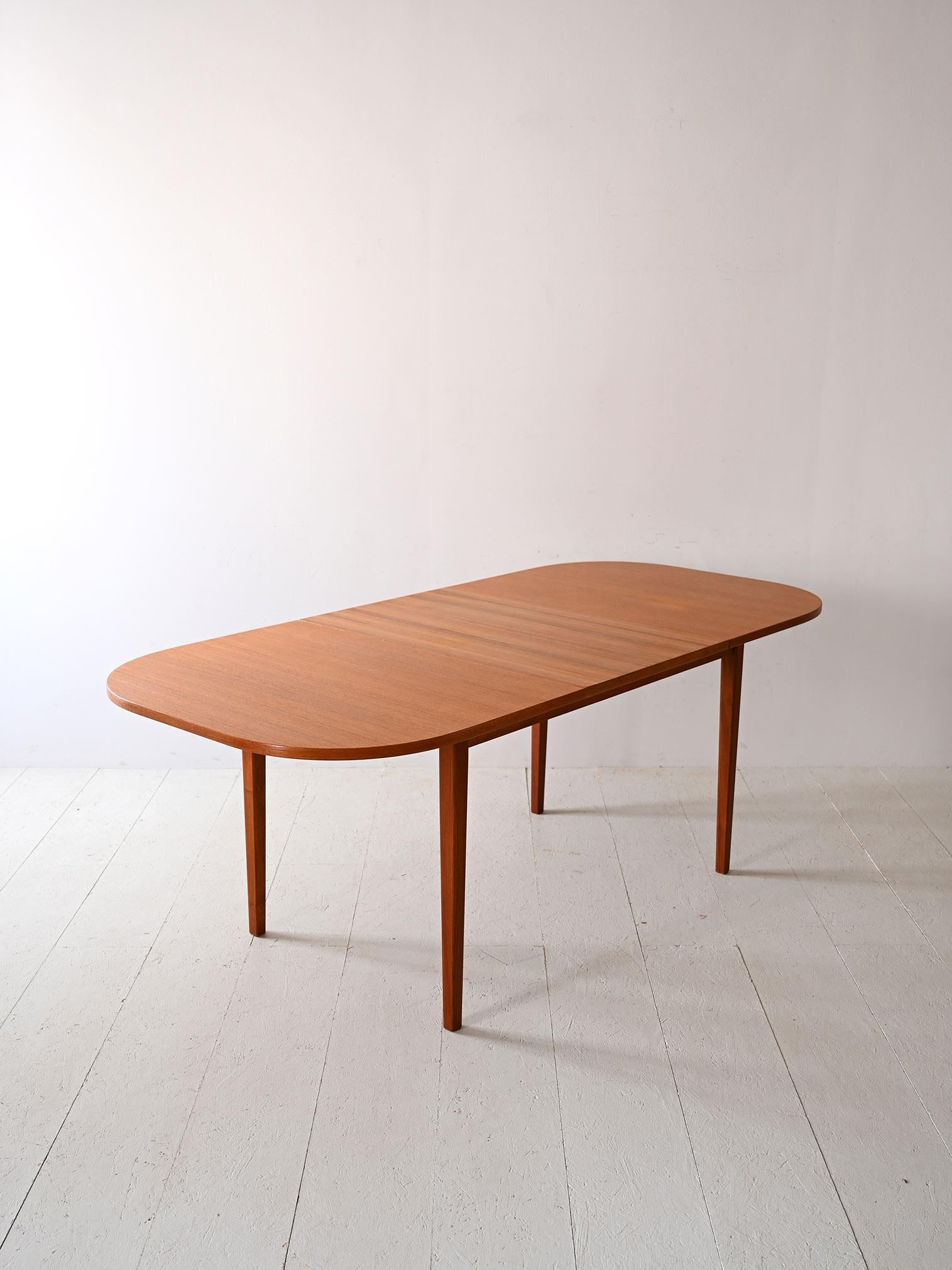 Oval extending teak table In Good Condition For Sale In Brescia, IT