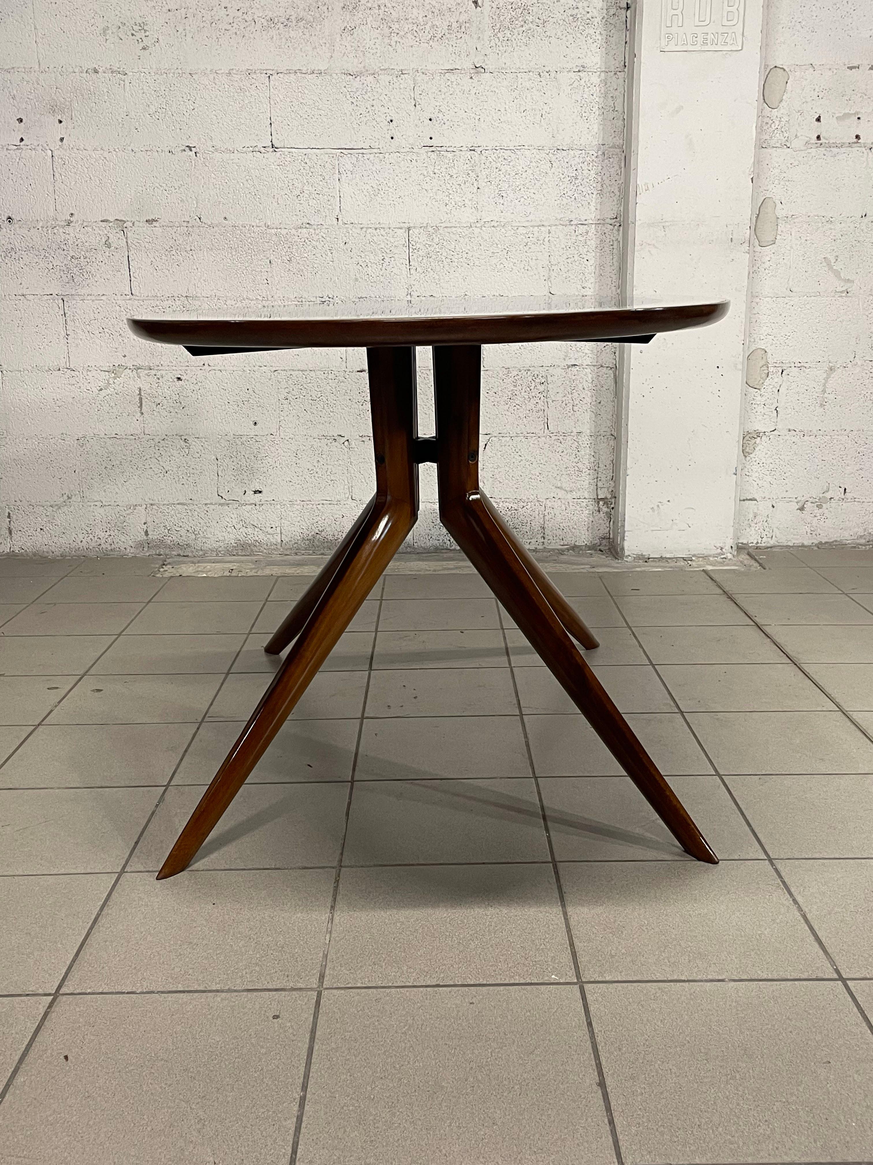 1950s oval table made of beech wood and glass top For Sale 5