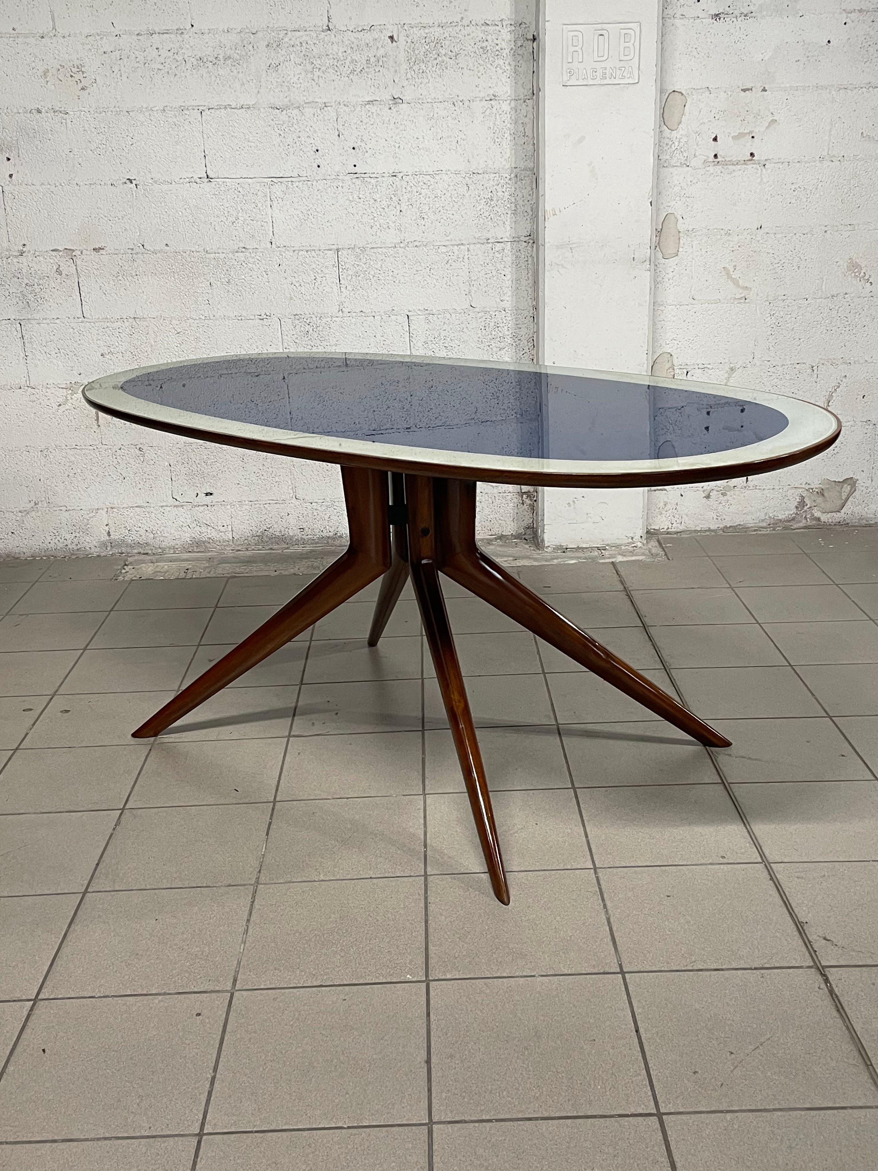 Table ovale des années 1950 en bois de hêtre et plateau en verre en vente 10