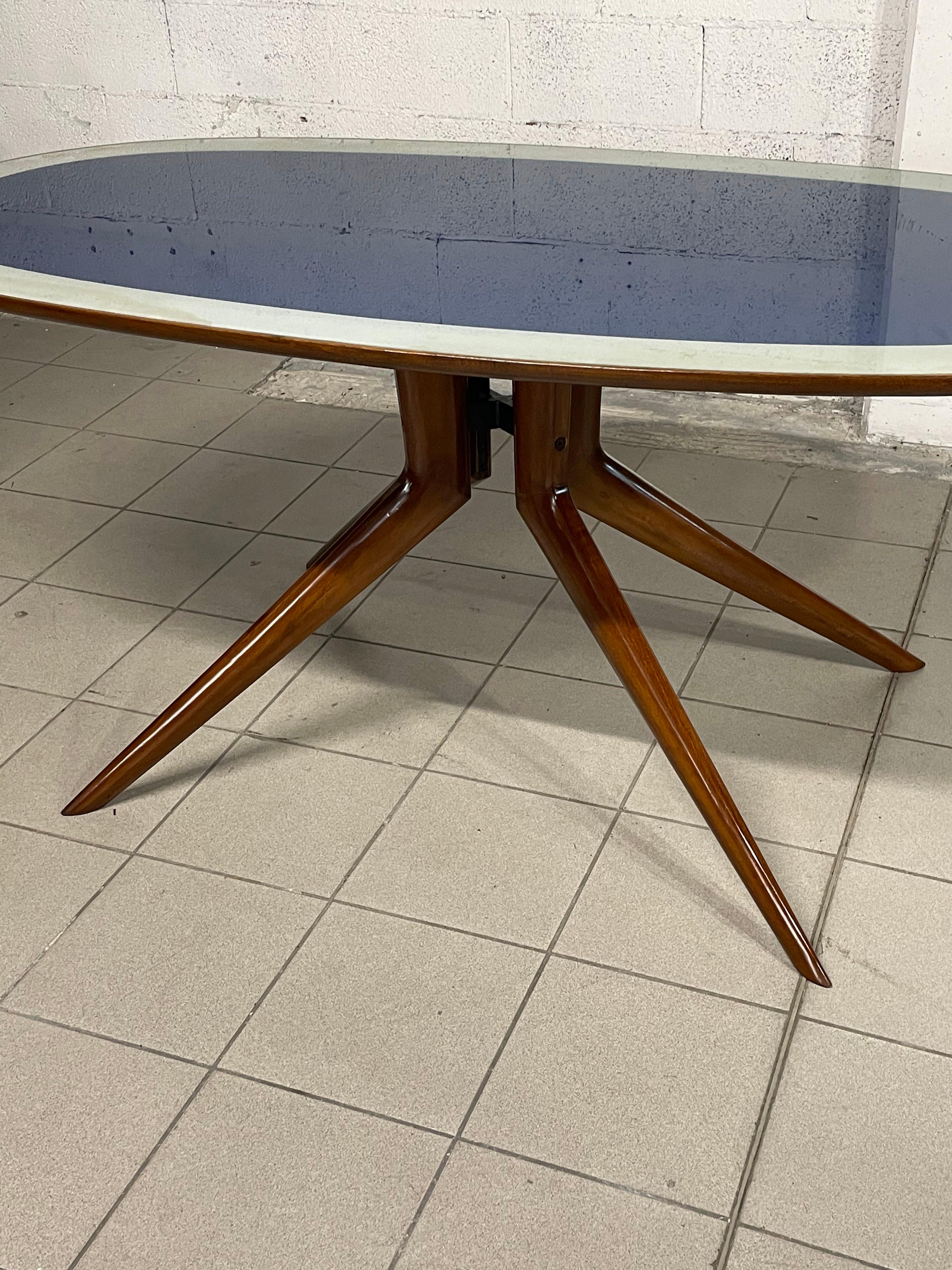 Italian 1950s oval table made of beech wood and glass top For Sale