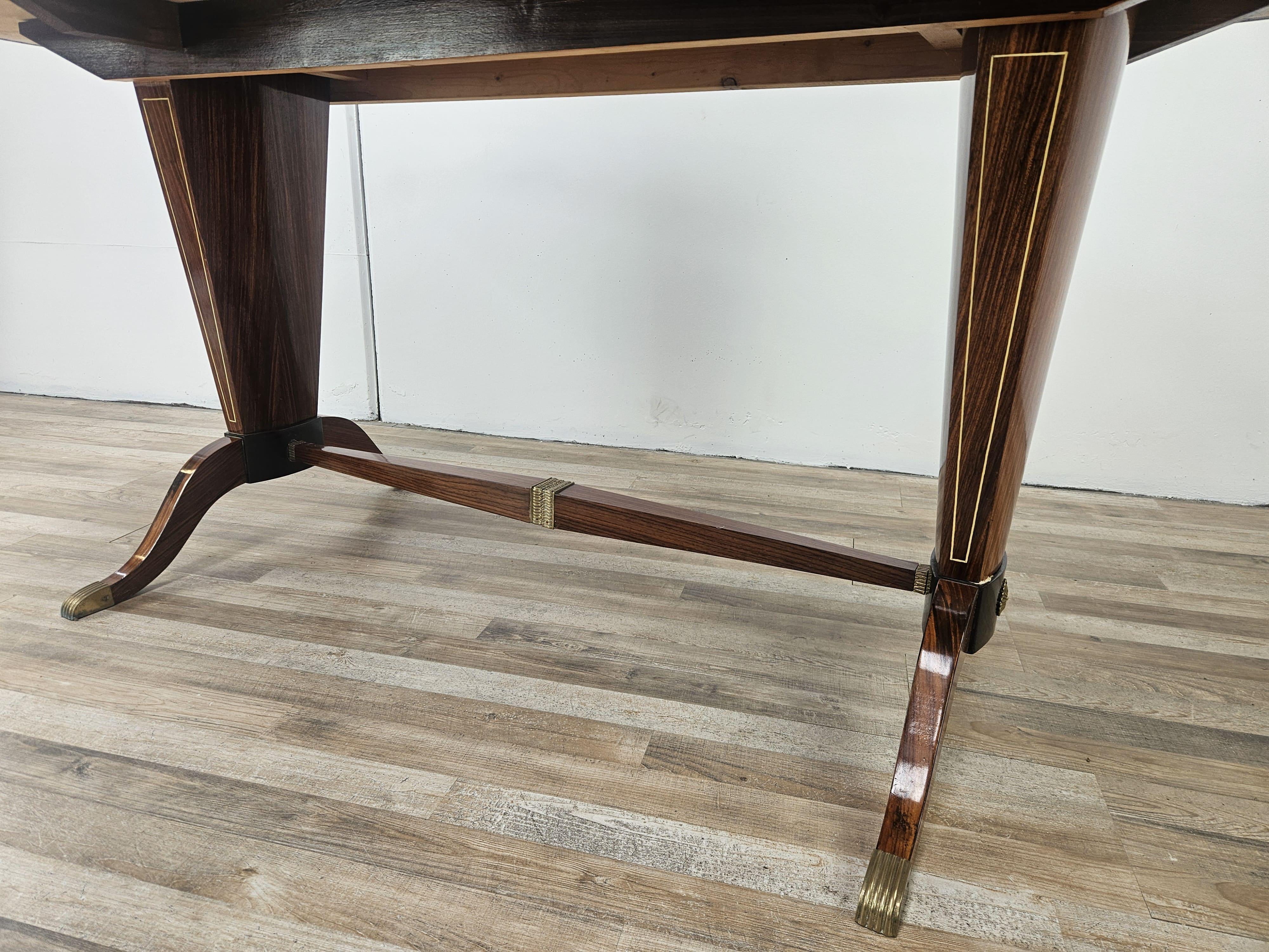 Tavolo ovale anni '50 in mogano e ottone con piano in vetro en vente 6