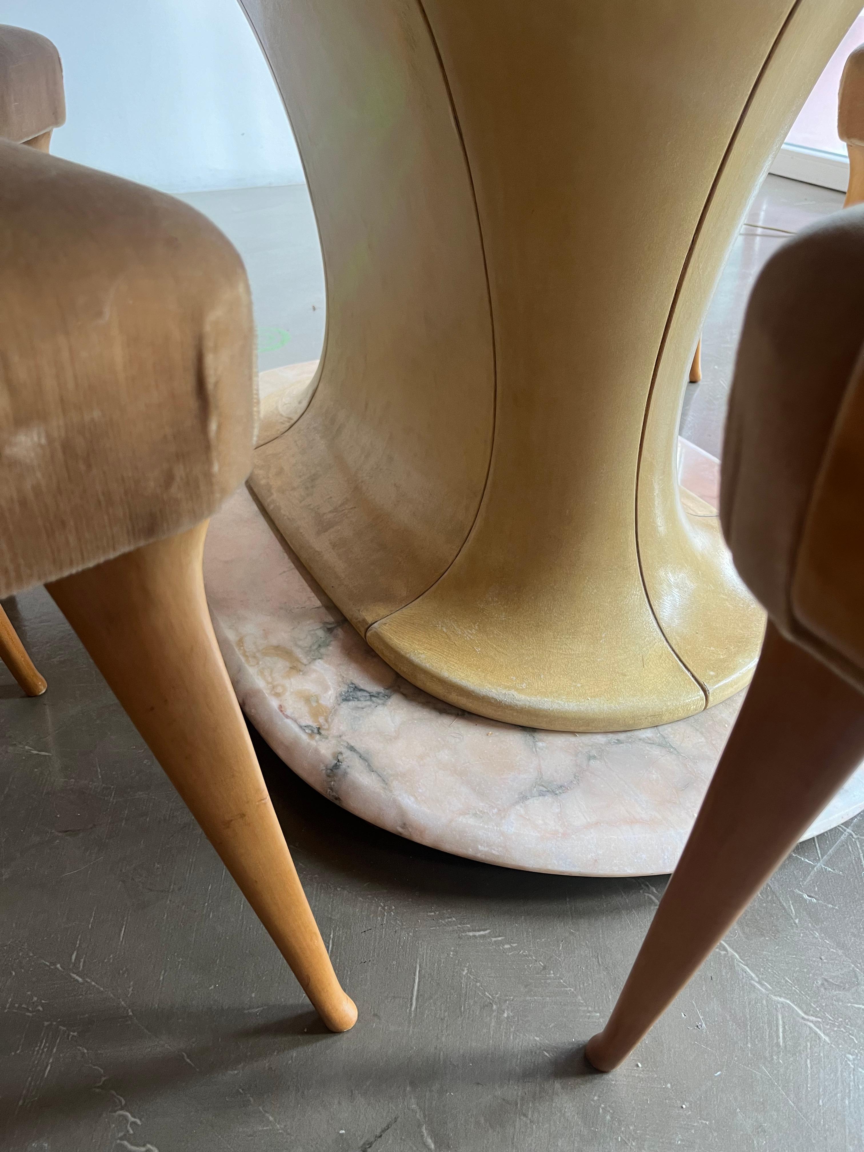 Altro Tavolo ovale di produzione italiana in marmo e pergamena di Vittorio Dassi, 1950 in vendita