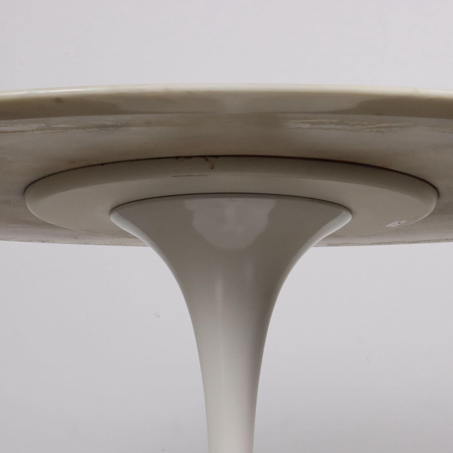 Mesa ovalada 'Tulip' de Eero Saarinen para Knoll años 70-80 en venta 1