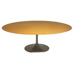 Tavolo ovale Tulip di fine anni '90 nello stile di Eero Saarinen