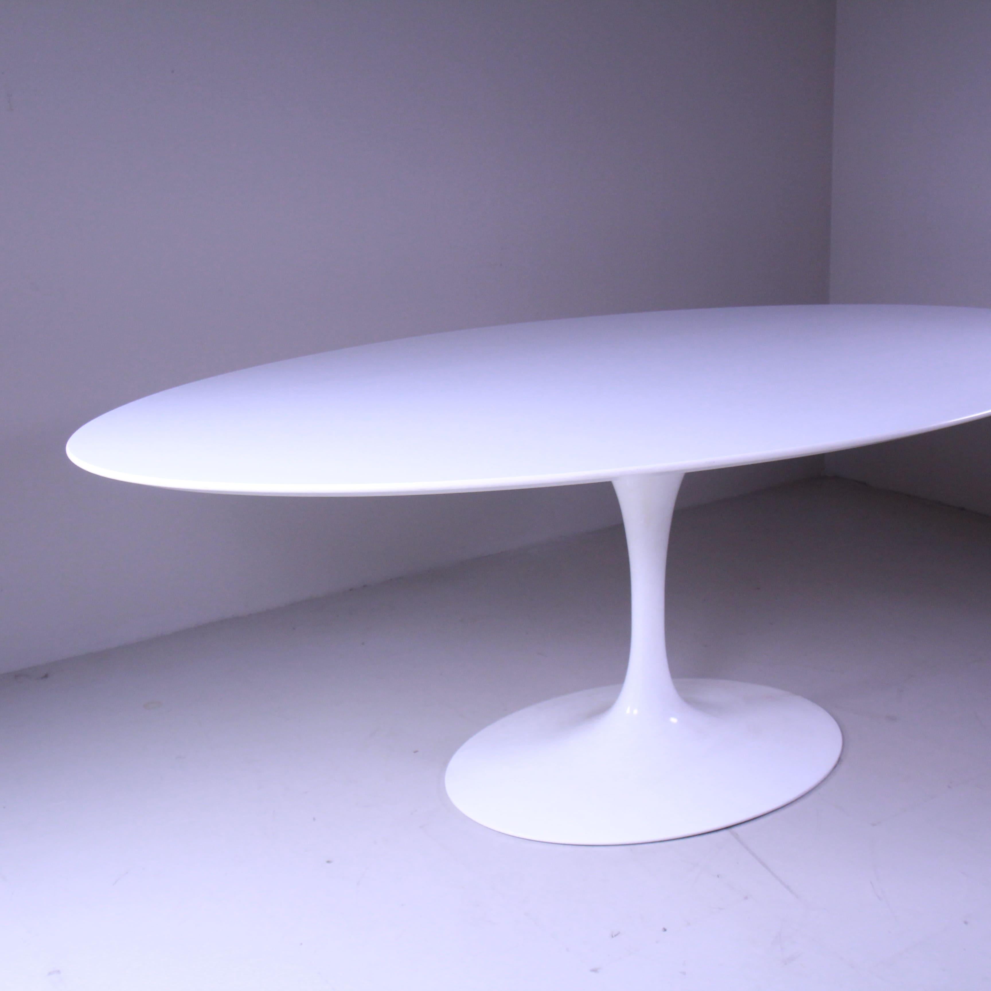 Modern Tavolo ovale “Tulip”, Eero Saarinen, Knoll