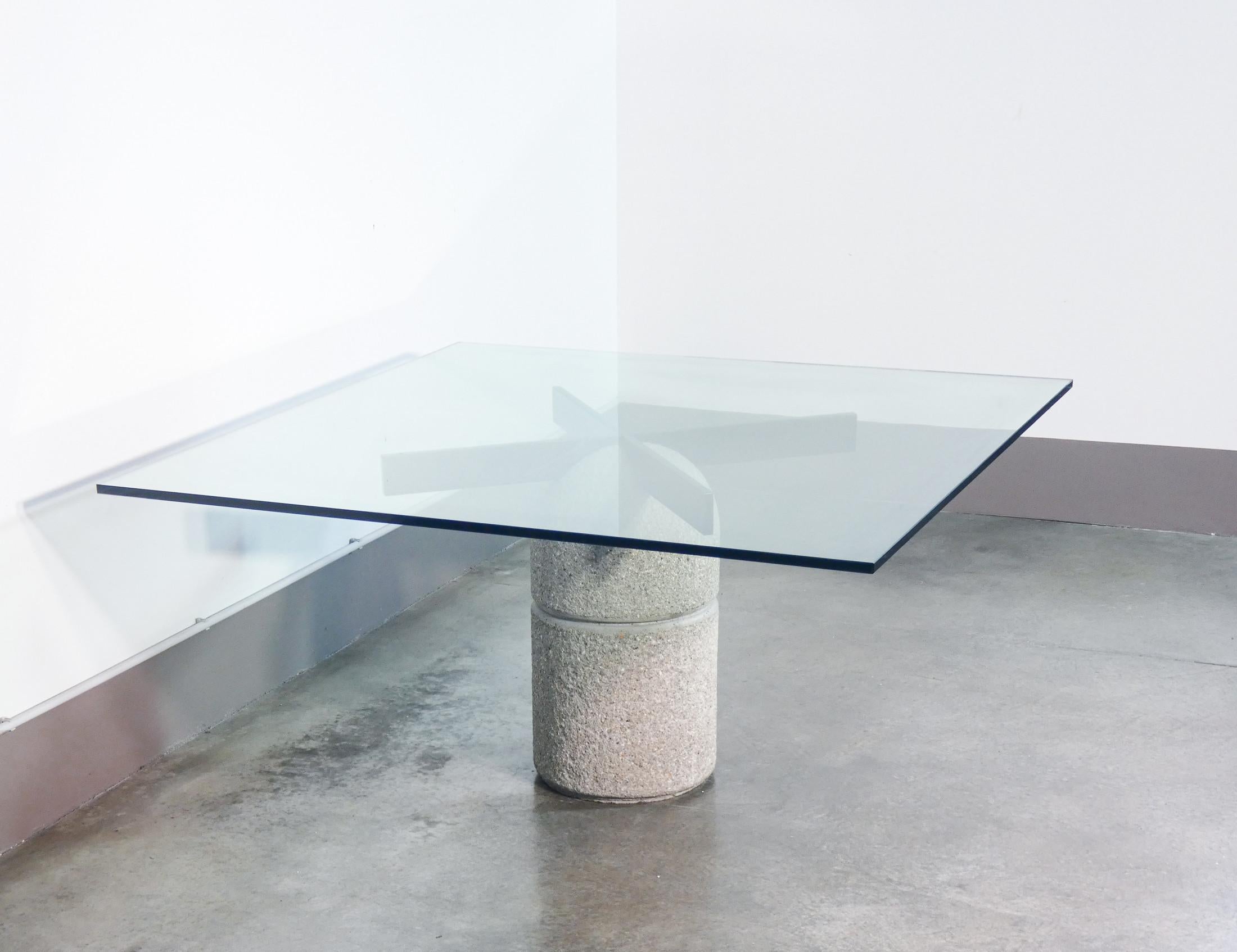 Paracarro Tisch, Entwurf
von Giovanni OFFREDI
für SAPORITI.
Kristall-Oberteil,
betonsockel.

URSPRUNG
Italien

PERIOD
1973

DESIGNER
Giovanni