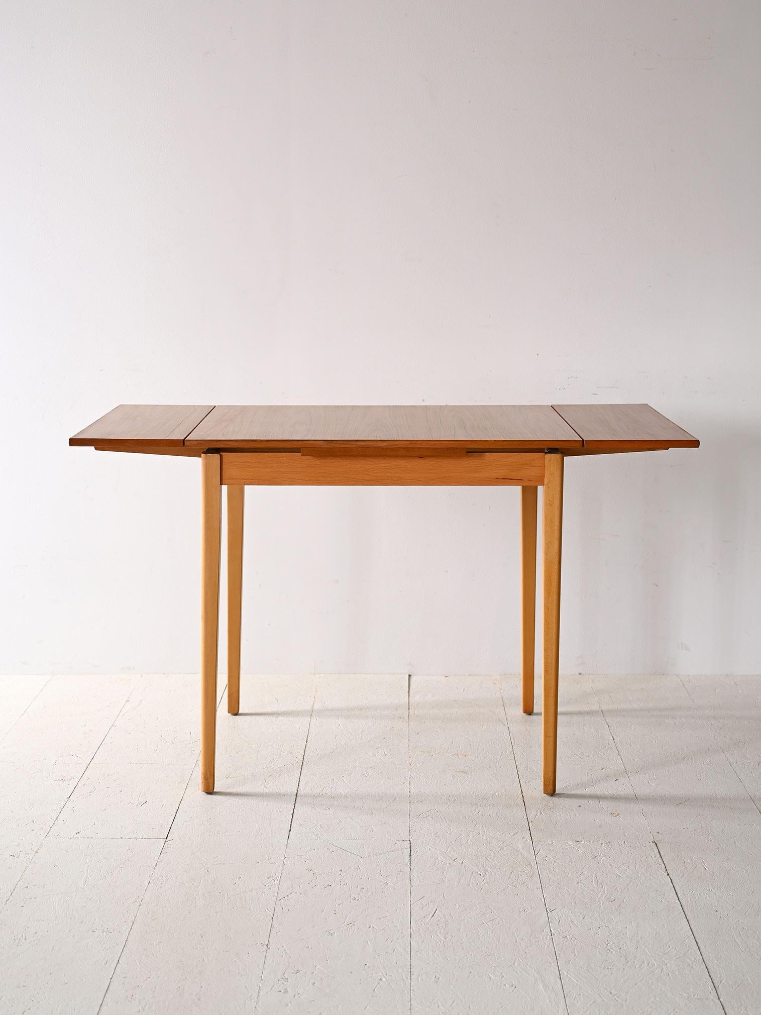 Square extendable table In Good Condition For Sale In Brescia, IT