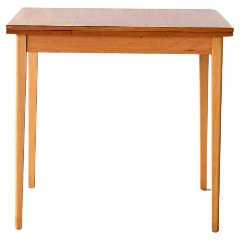 Square extendable table For Sale