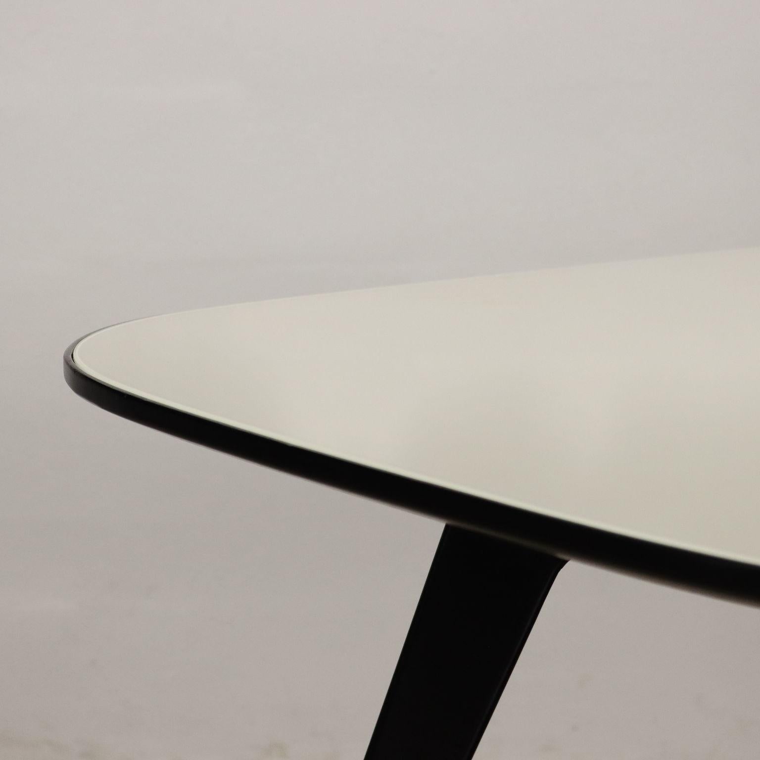 Eleganter rechteckiger Tisch aus den 1950er Jahren (Moderne der Mitte des Jahrhunderts) im Angebot