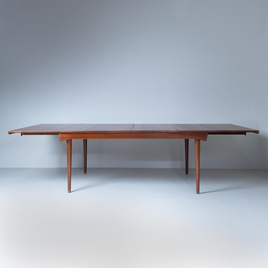 Tavolo rettangolare estensibile in legno, Finn JUHL, 1950 In condizioni buone in vendita a Milano, Lombardia