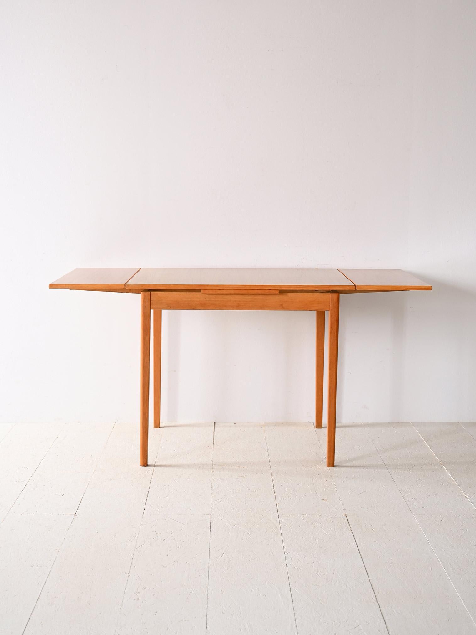 Scandinave moderne Table rectangulaire vintage en Formica en vente