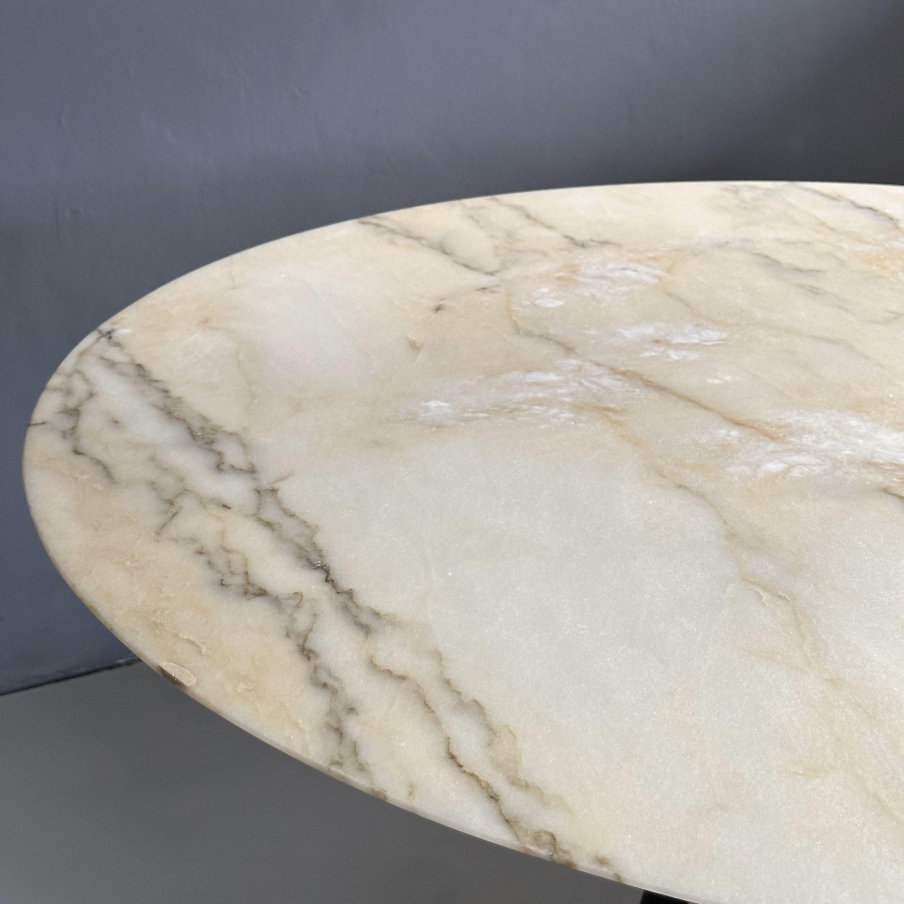 Marble Tavolo rotondo attribuito a Ico Parisi 1950, piano in marmo base in legno mogano For Sale