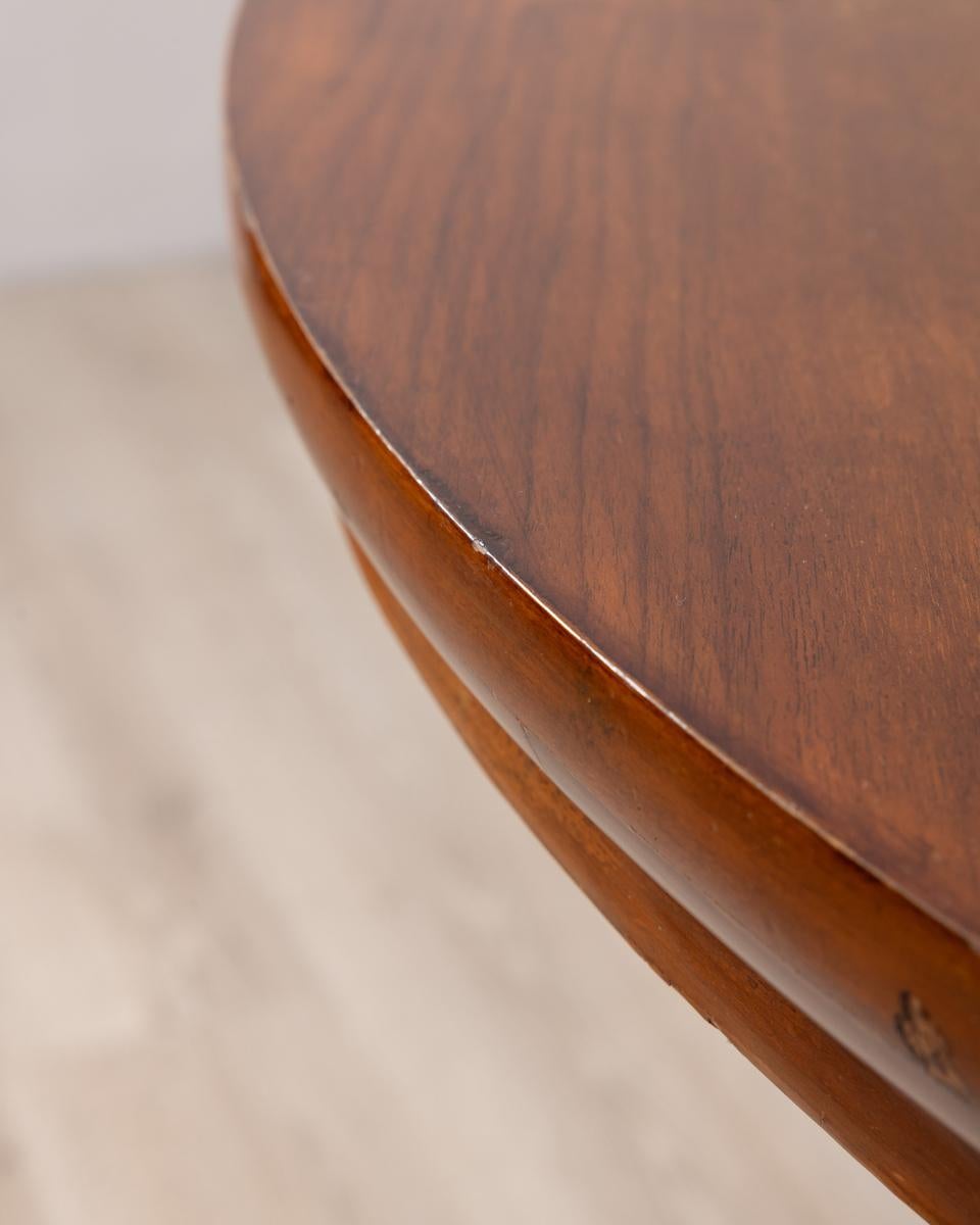 Tavolo rotondo in legno e ottone vintage anni 60 design Luciano Frigerio in vendita 1