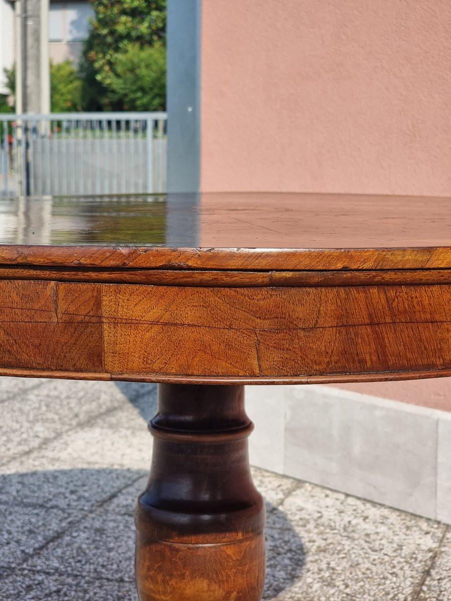 Tavolo rotondo in radica con stella centrale – Prima metà del XIX secolo In condizioni buone in vendita a Vicenza, IT
