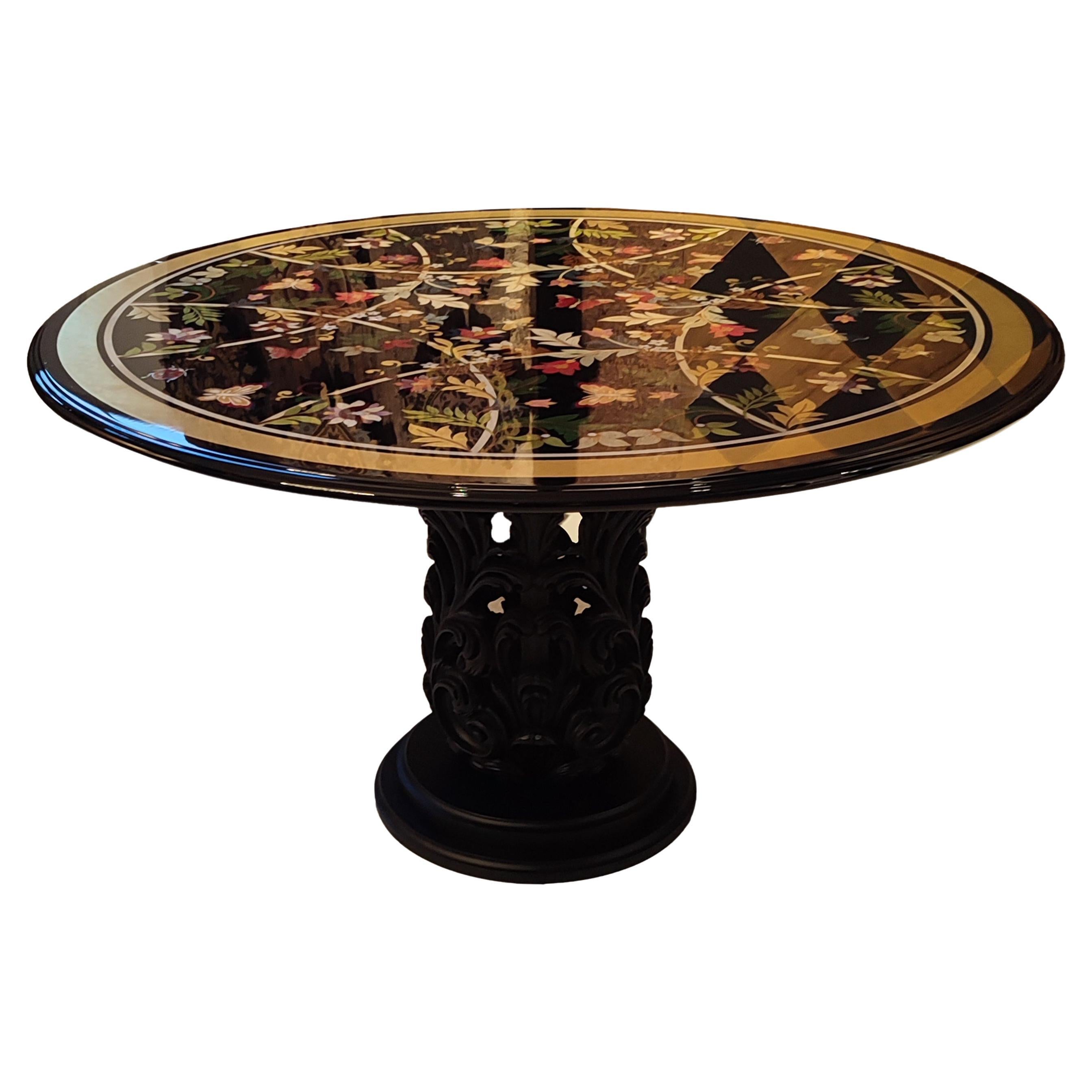 Tavolo rotondo intarsiato in legno, ottone e madreperla For Sale