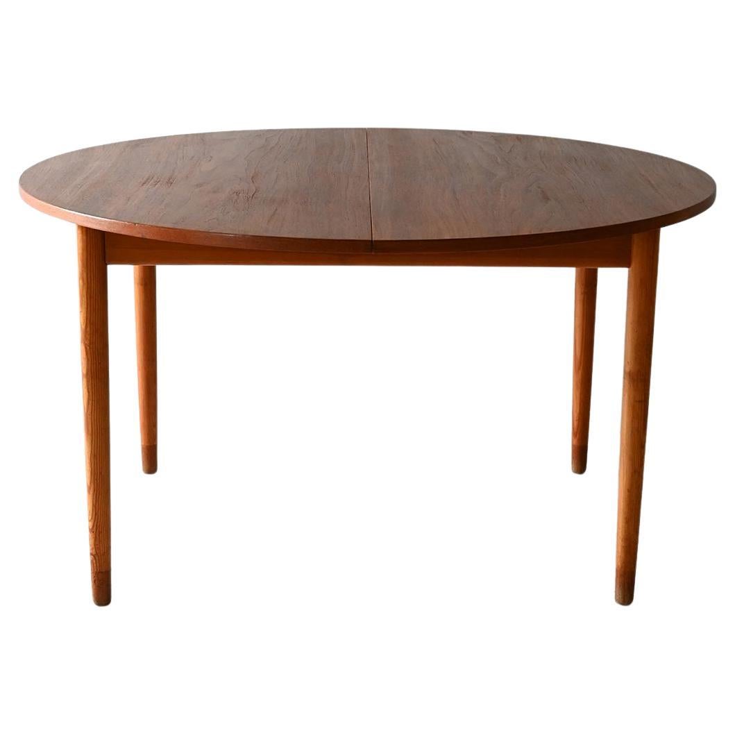Malta round table by Nils Jonsson