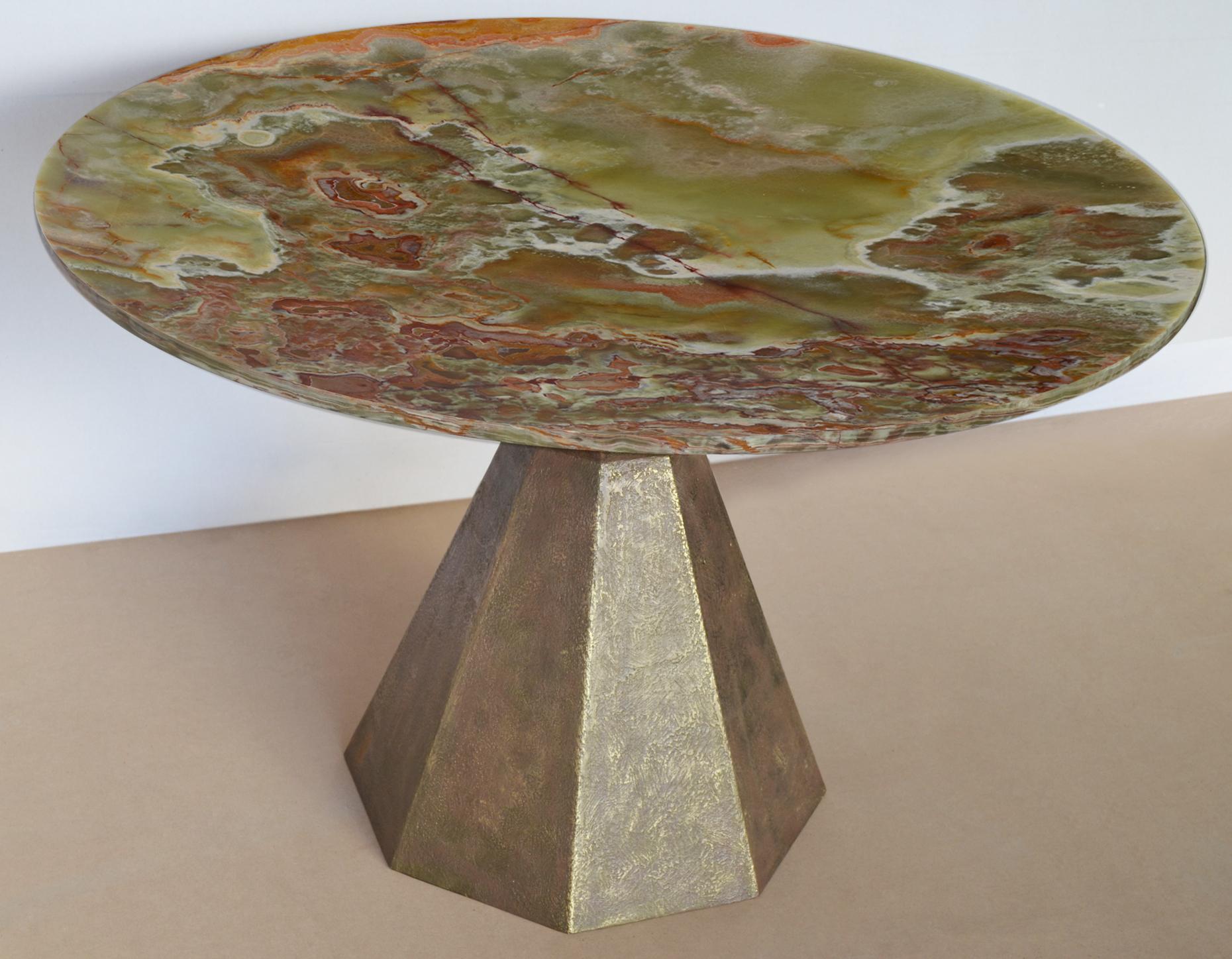 Table ronde Onyx Vert Bronze base colorée Fait main en Italie par Cupioli en vente 2