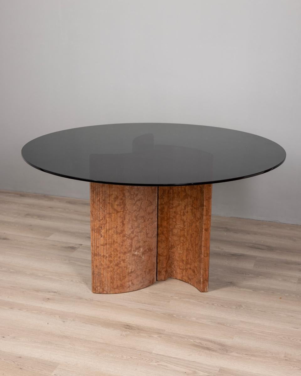 Mid-Century Modern Vintage 1970s round table in travertine and glass Italian design For Sale