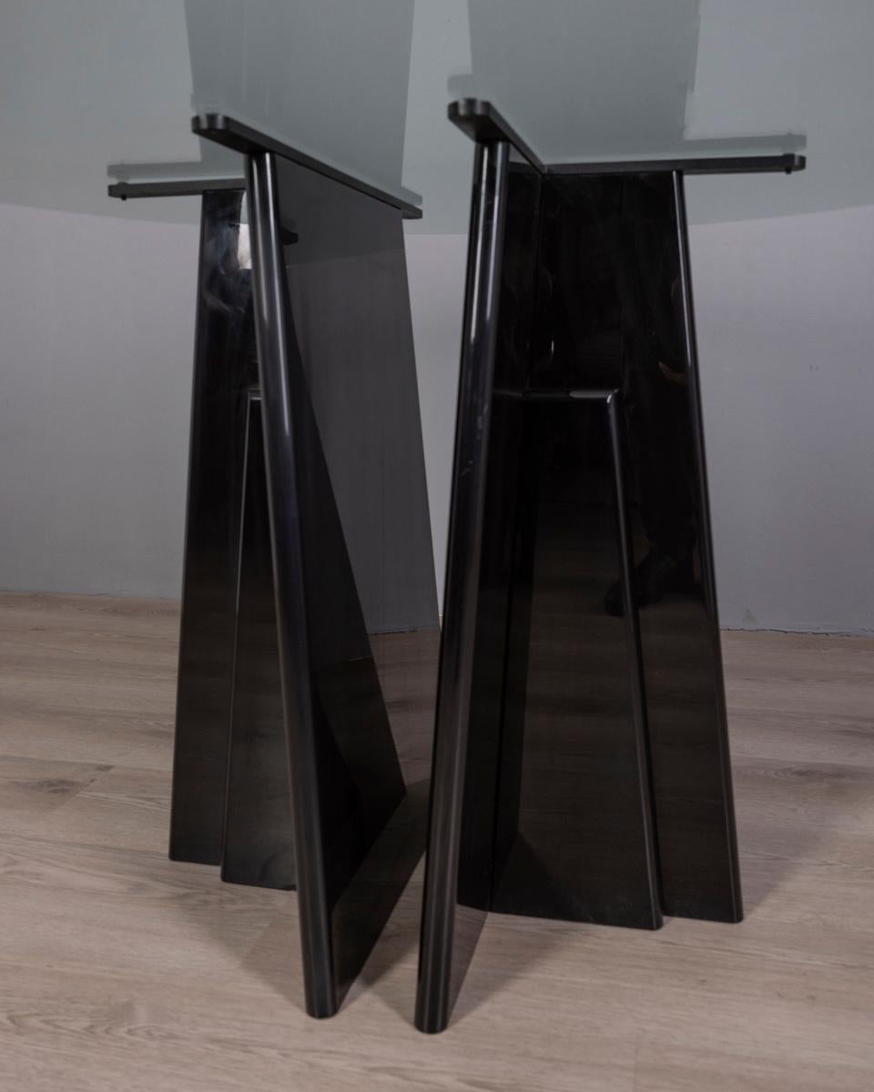 Tavolo rotondo vintage anni '80 in legno nero e vetro, design Italiano Moderno de mediados de siglo en venta